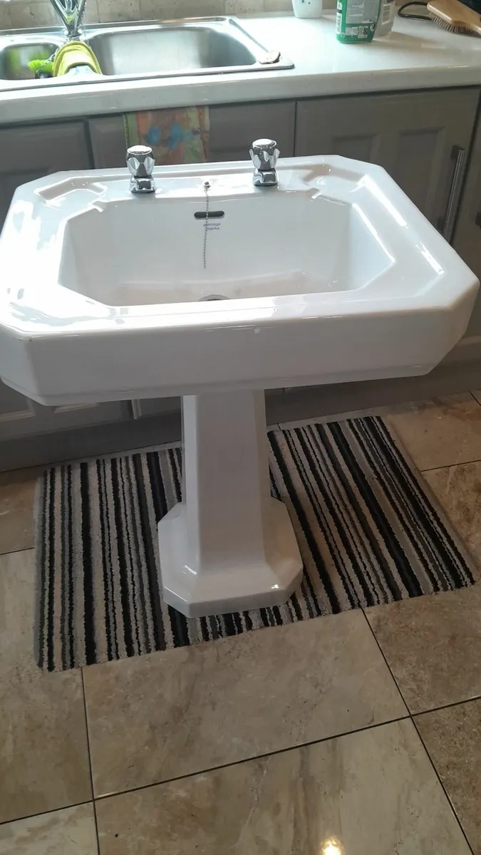 Bathroom sinks and pedestal