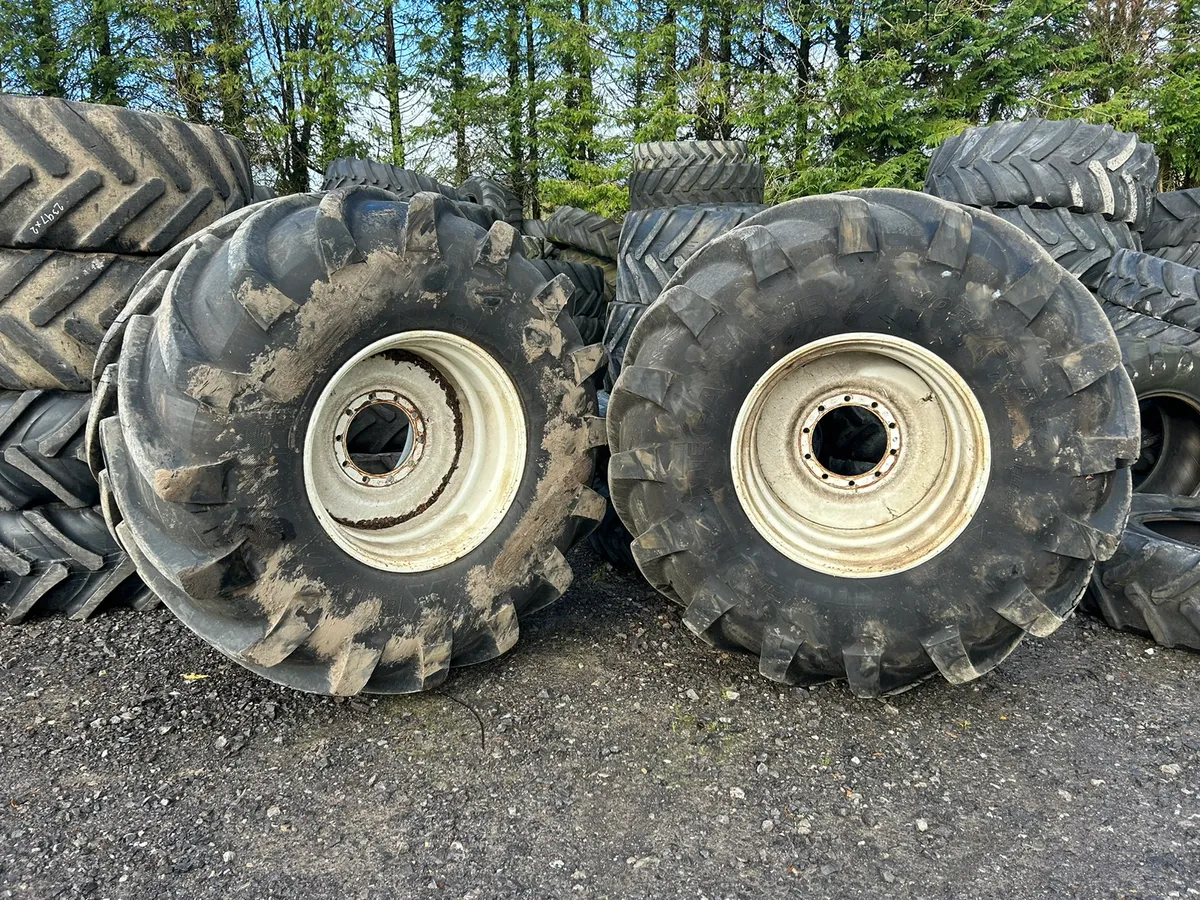 1050/32 Michelins - Image 1