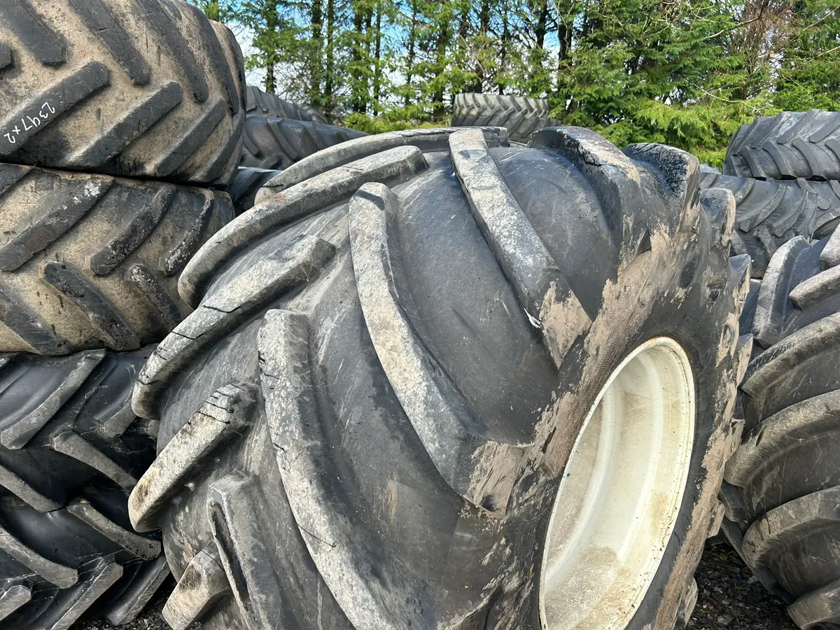 1050/32 Michelins - Image 3