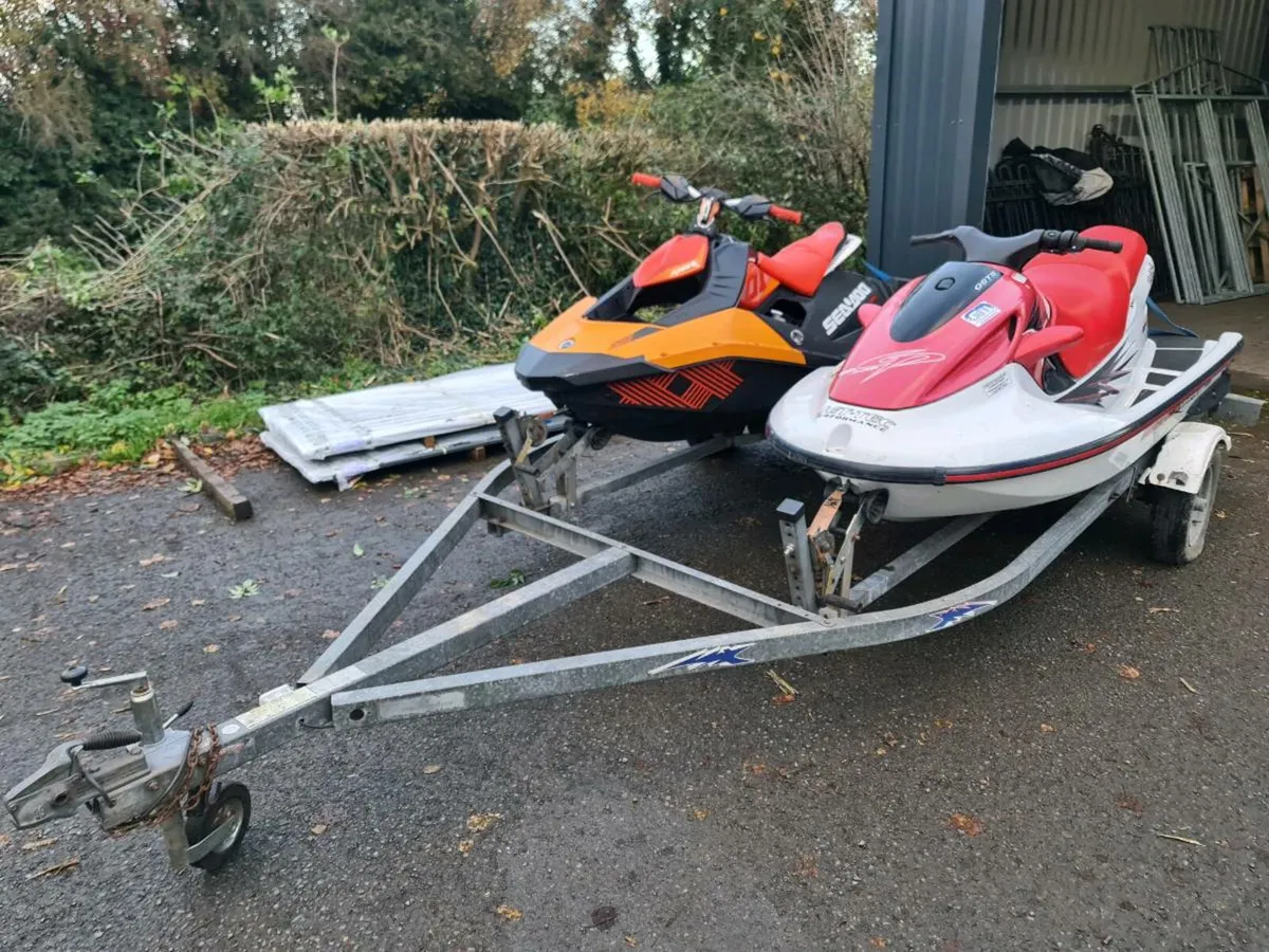 Seadoo Spark Trixx and Yamaha 800cc