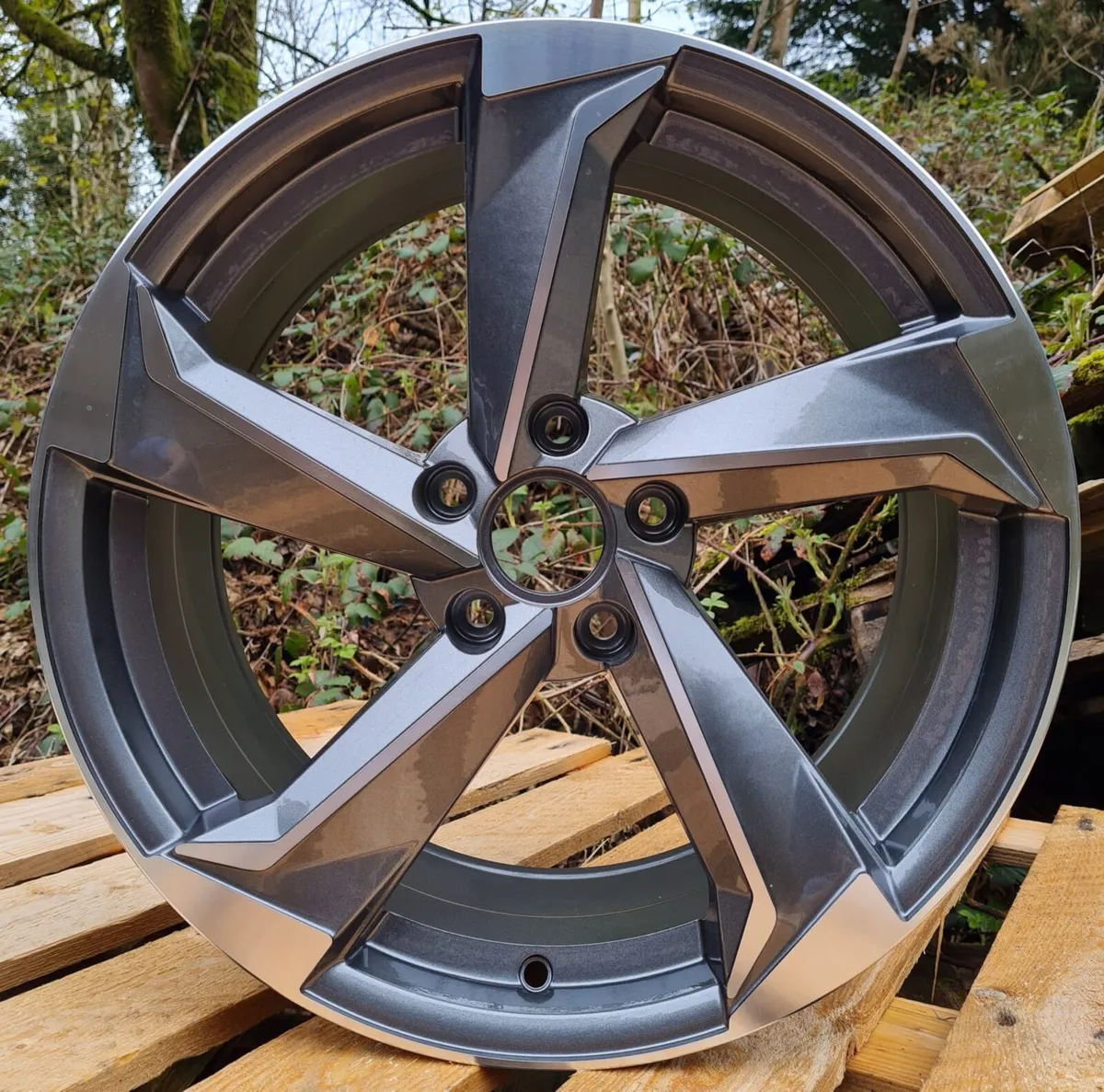 18” ttrs twist 5x112 alloys - Image 1