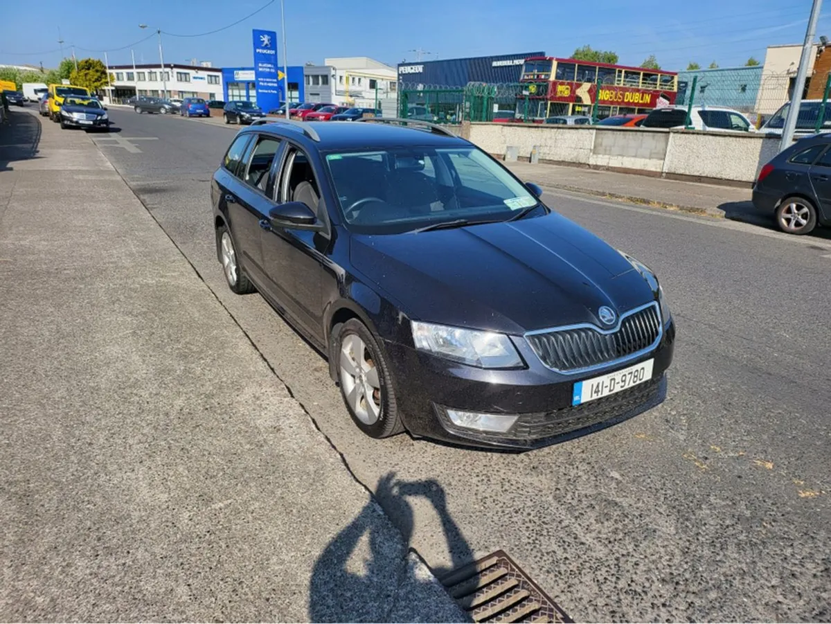 Skoda Octavia COM Elegance 2.0 TDI 150HP 4dr//cle - Image 2