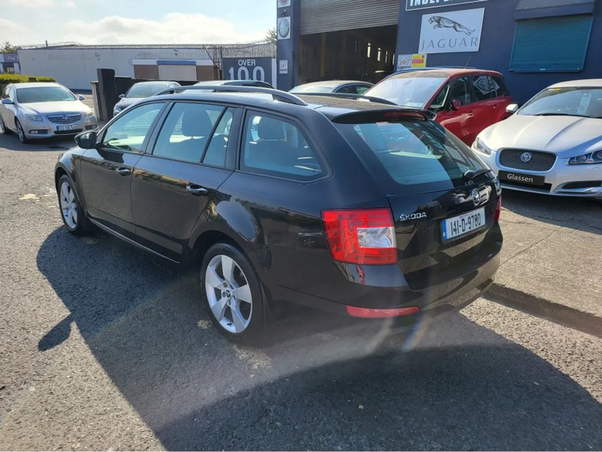 Skoda Octavia COM Elegance 2.0 TDI 150HP 4dr//cle - Image 3