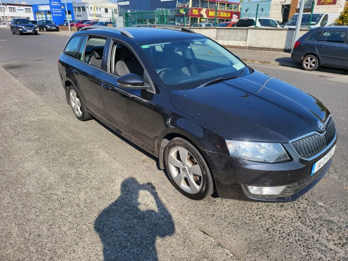 Skoda Octavia COM Elegance 2.0 TDI 150HP 4dr//cle - Image 4