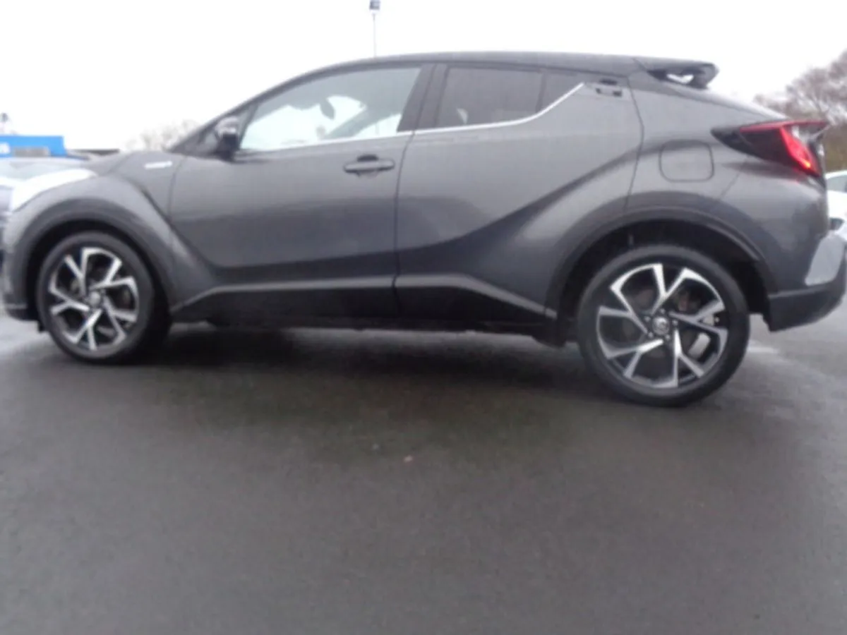 Toyota C-HR 1.8 Hybrid Sport Bi-tone 5DR Automatic - Image 2