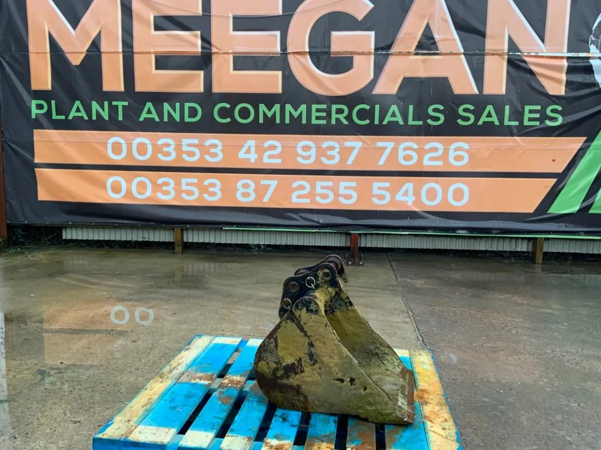 18" KEEN MINI DIGGER BUCKET....30mm PINS...1818.. - Image 1