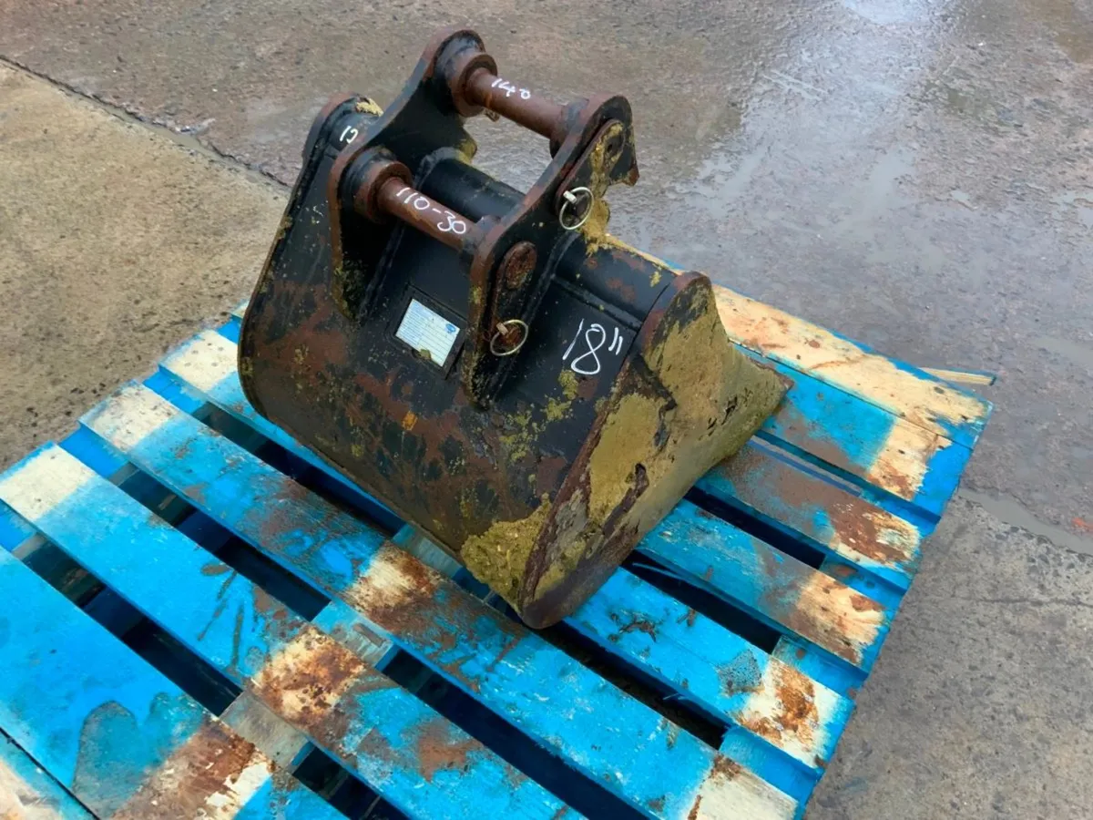 18" KEEN MINI DIGGER BUCKET....30mm PINS...1818.. - Image 3
