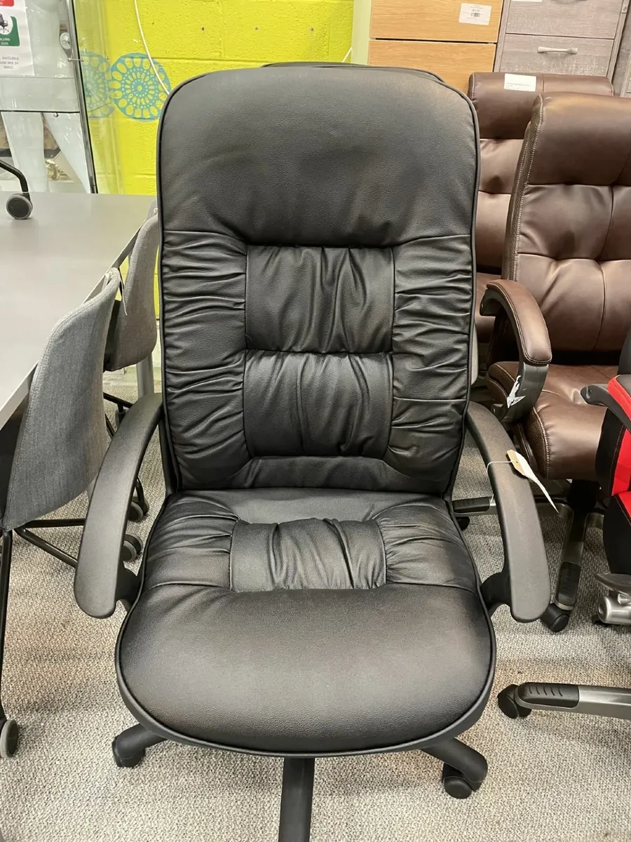 OFFICE FURNITURE QUALITY LEATHER SWIVEL CHAIRS - Image 1