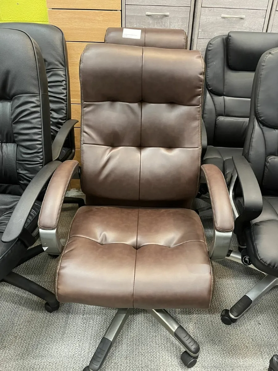 OFFICE FURNITURE QUALITY LEATHER SWIVEL CHAIRS - Image 2