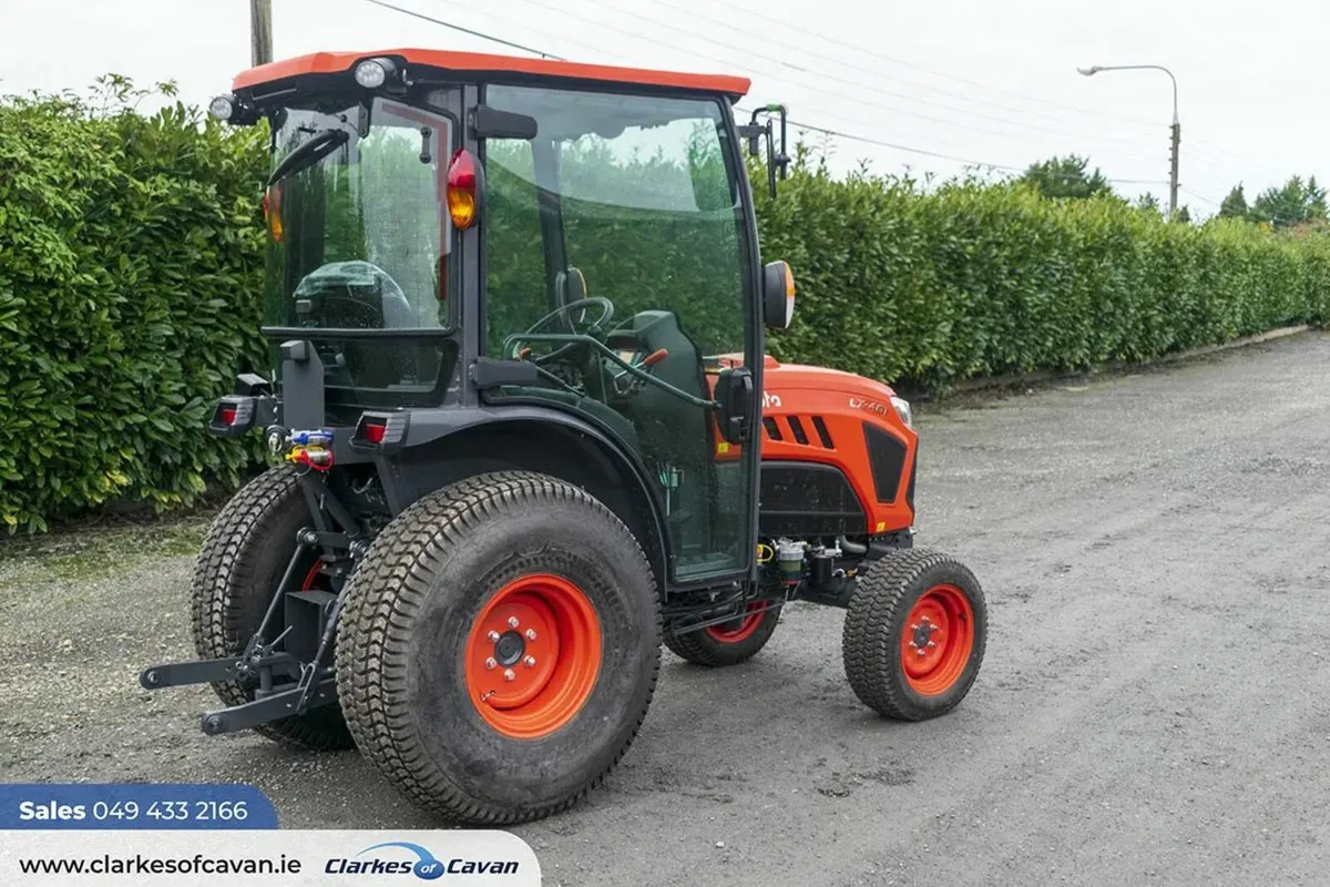 Kubota LX401 Compact Tractor - Image 4