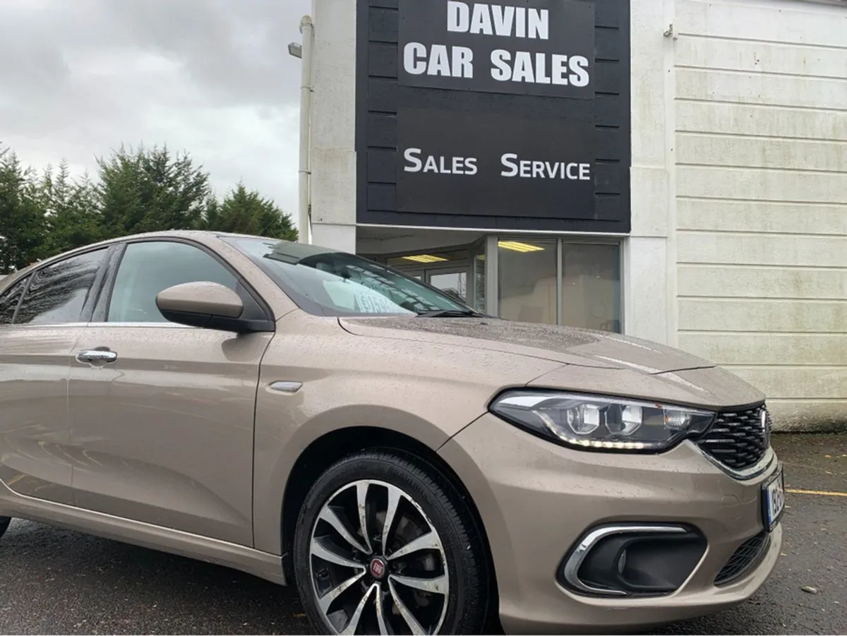 Fiat Tipo HB 1.6 MJ 120HP Lounge 5DR - Image 1