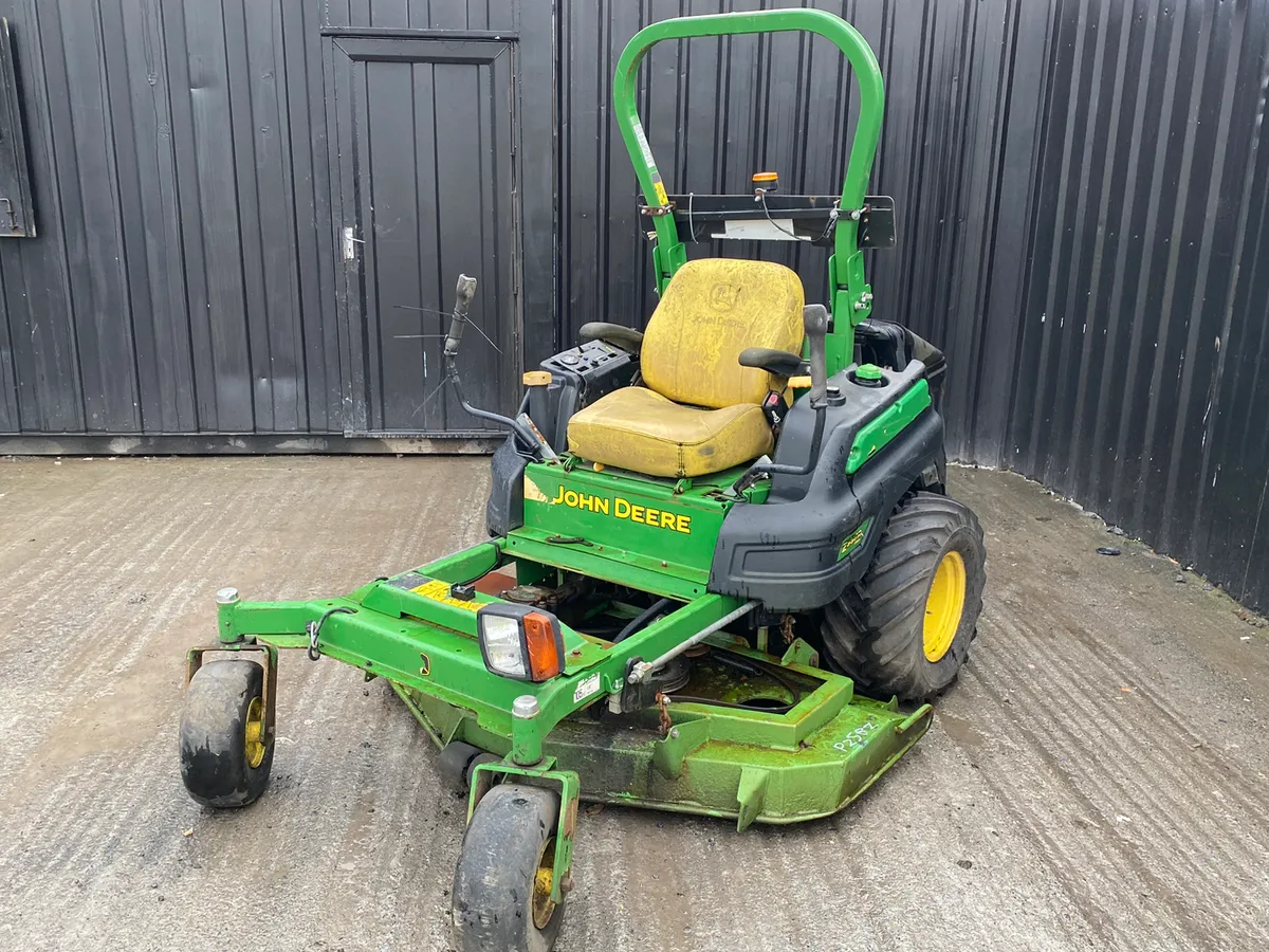 John Deere 997 Ride on Lawn Mower - Image 1