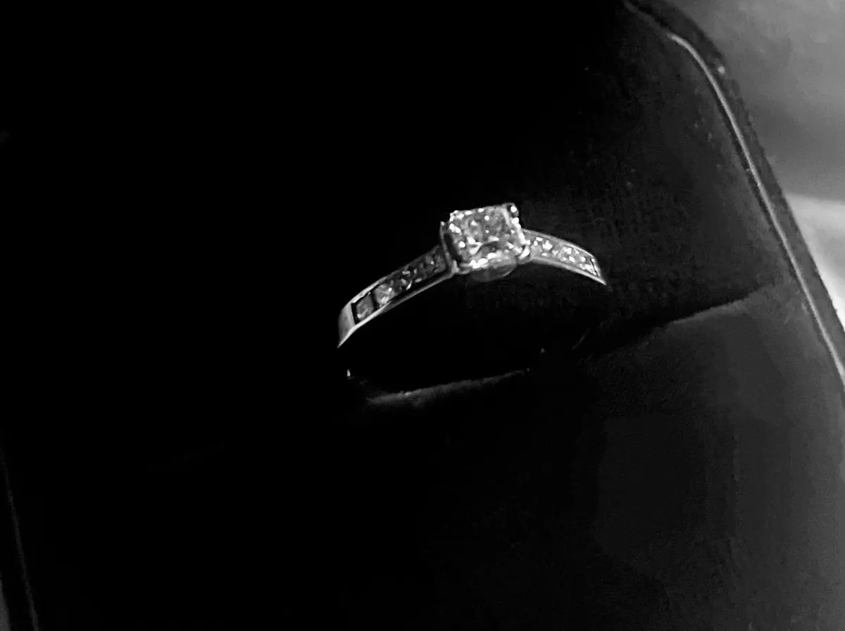 Platinum princess cut diamond ring, value €3800