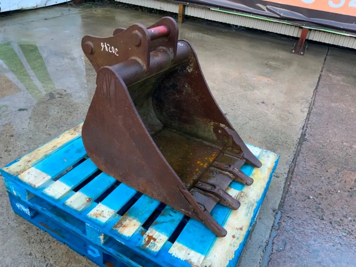 24" DIGGING BUCKET.......50mm PINS.....30246. - Image 1
