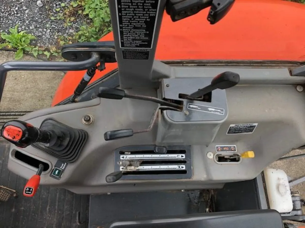 Kubota M108S tractor with loader - Image 4