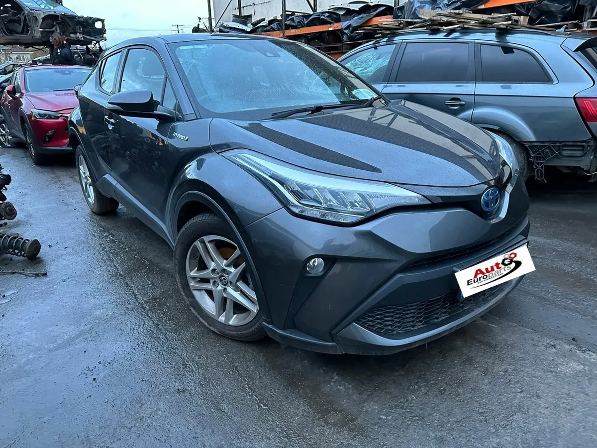 20 TOYOTA C-HR  1.8 HYBRID FOR BREAKING - Image 2