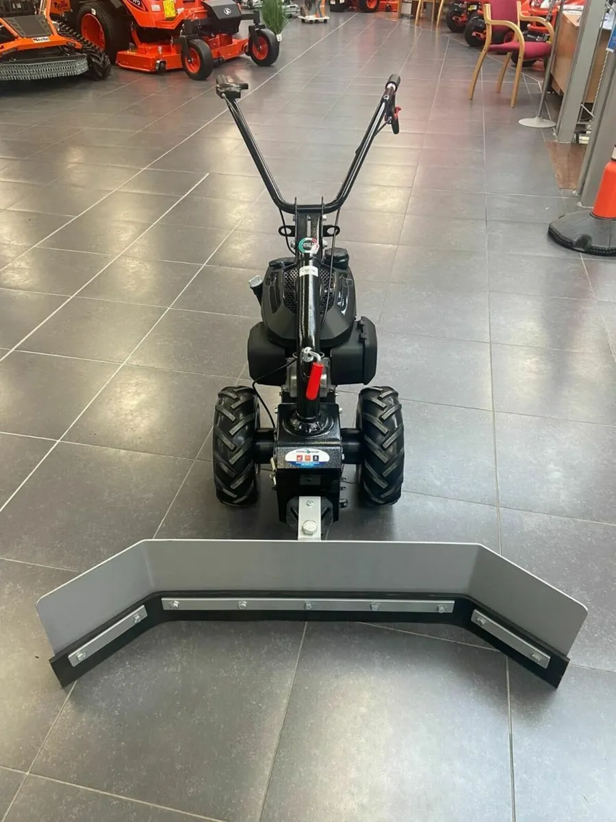 Honda 6hp Petrol Yard Scraper - Image 1