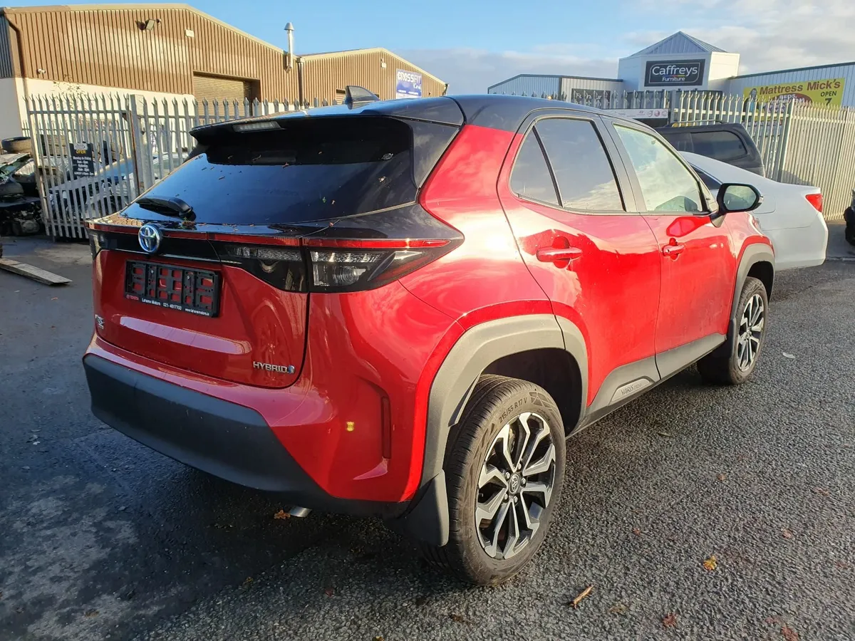 22 TOYOTA YARIS 1.5 HYBRID FOR BREAKING - Image 3