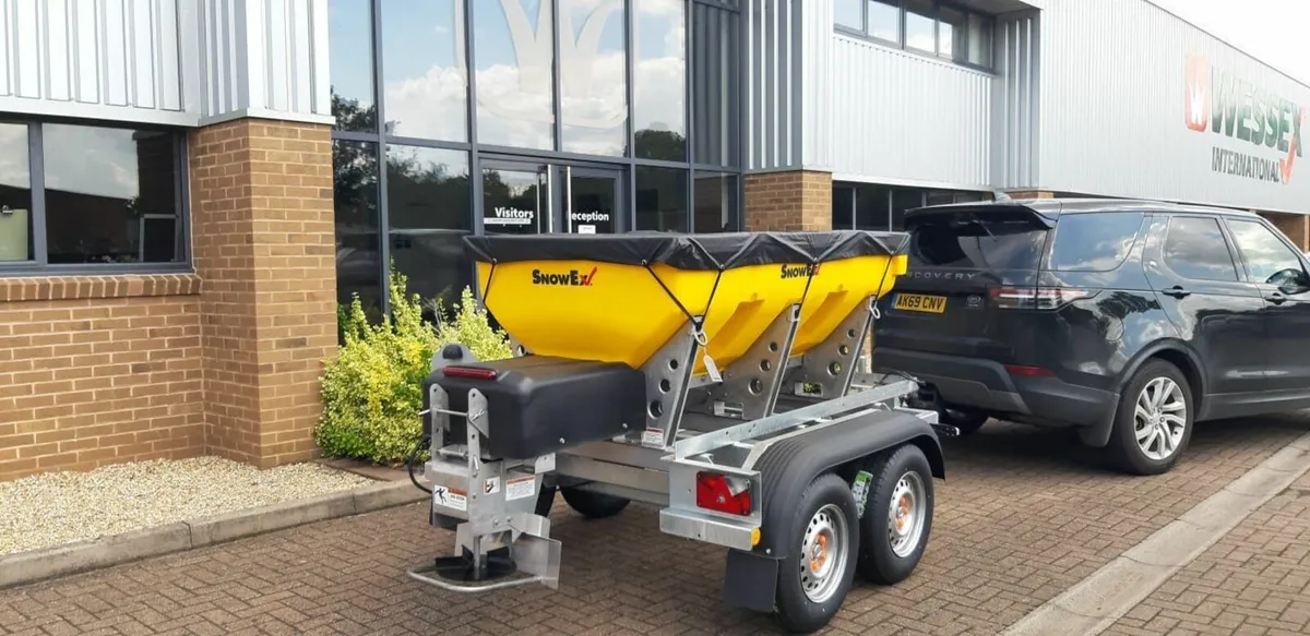 New Snow Ex Helixx 11790 Salt Spreader - Image 2