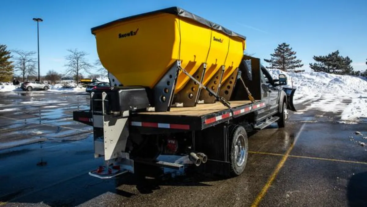 New Snow Ex Helixx 11790 Salt Spreader - Image 4