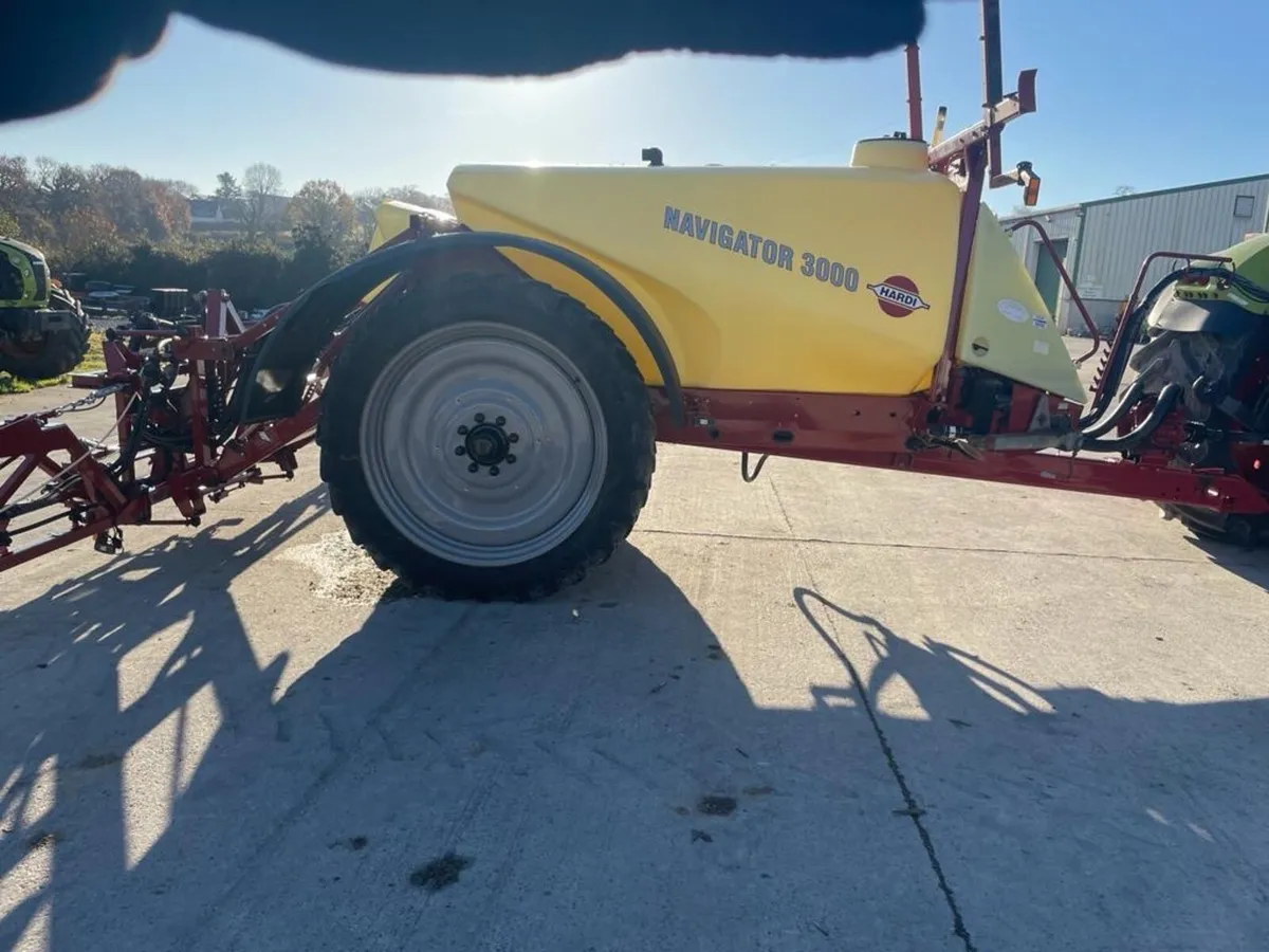 Hardi 3000 litre sprayer - Image 3