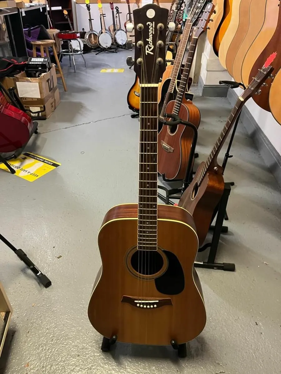 QUALITY NEW AND USED GUITARS @THE MUSIC STORE CORK