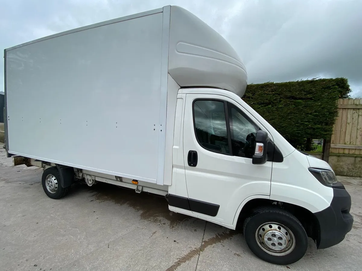 191 PEUGEOT BOXER LUTON BOX BODY VAN WITH TAILLIFT - Image 1