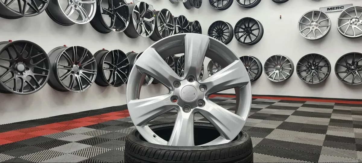 Toyota Landcruiser & hilux  Alloy wheels - Image 3