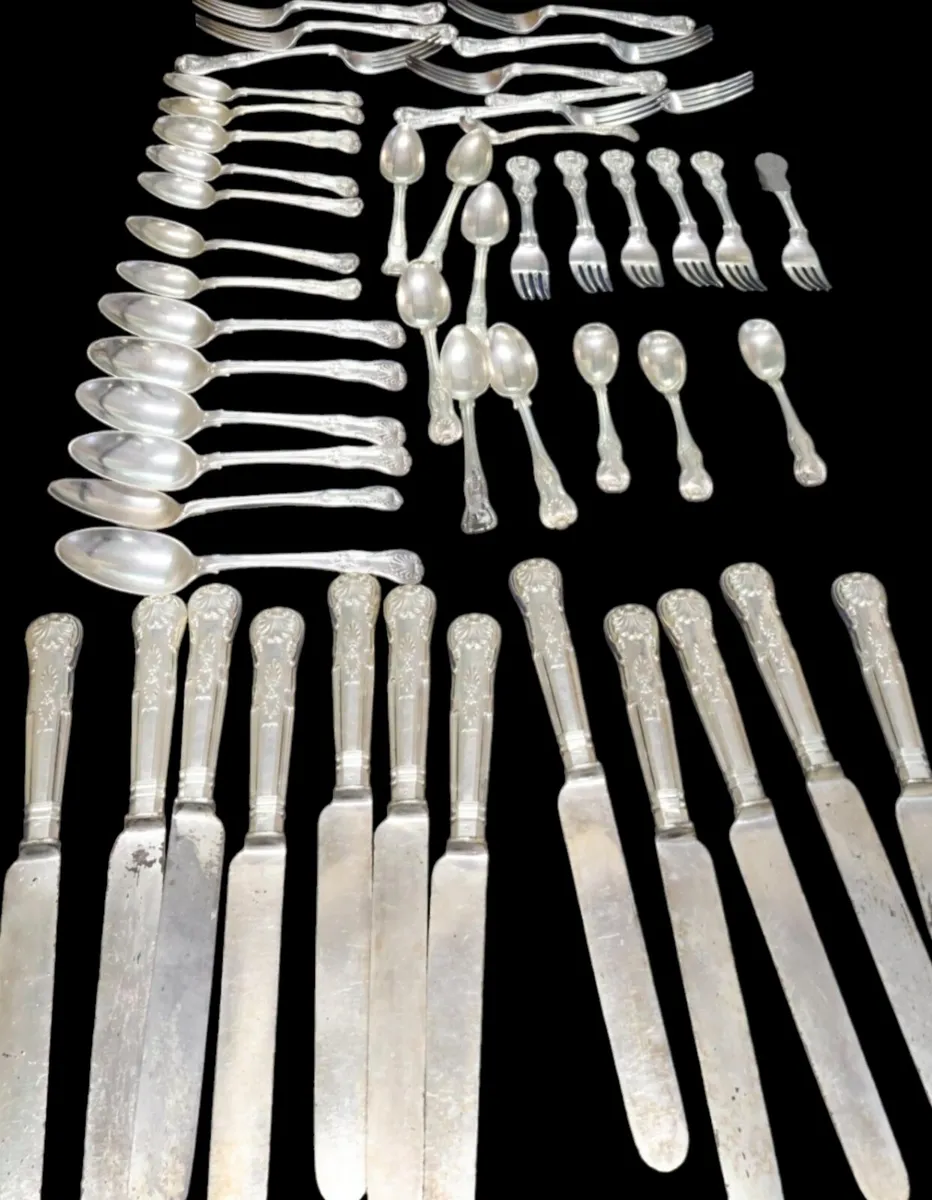 Canteen of solid silver cutlery over 3000g - Image 1