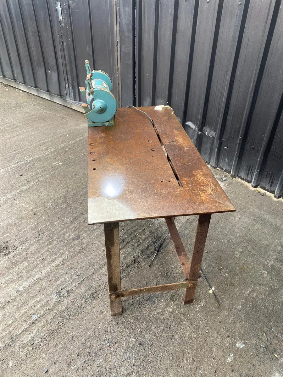 Bench With Grinder - Image 3