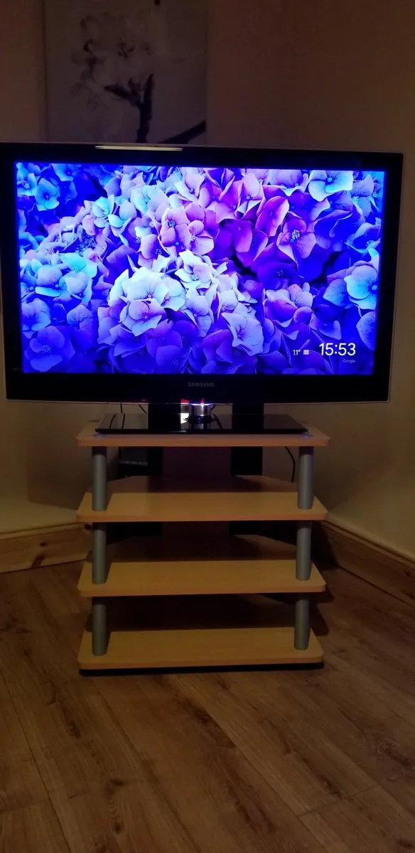 SAMSUNG  LED TV 40" 100hz with stand