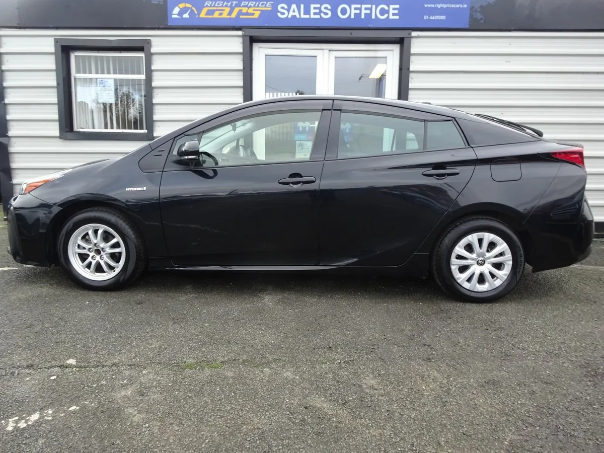 TOYOTA PRIUS AUTOMATIC HYBRID LIKE NEW - Image 4