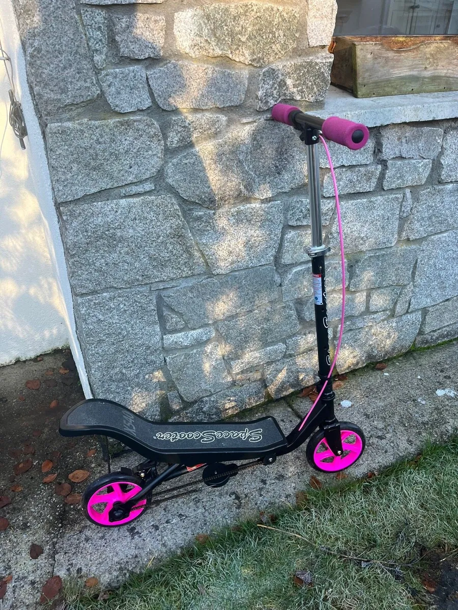 Space Scooter for kids - Image 1