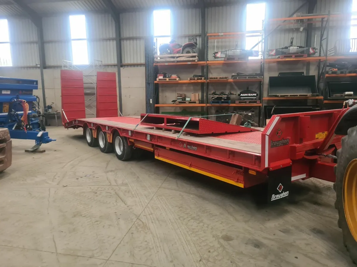 Broughan lowloader 34ft 19.5 a/h Outriggers. Wide - Image 1