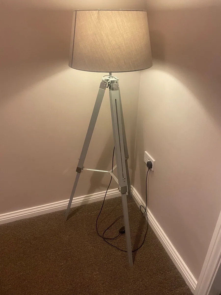 Tripod lamp store home bargains