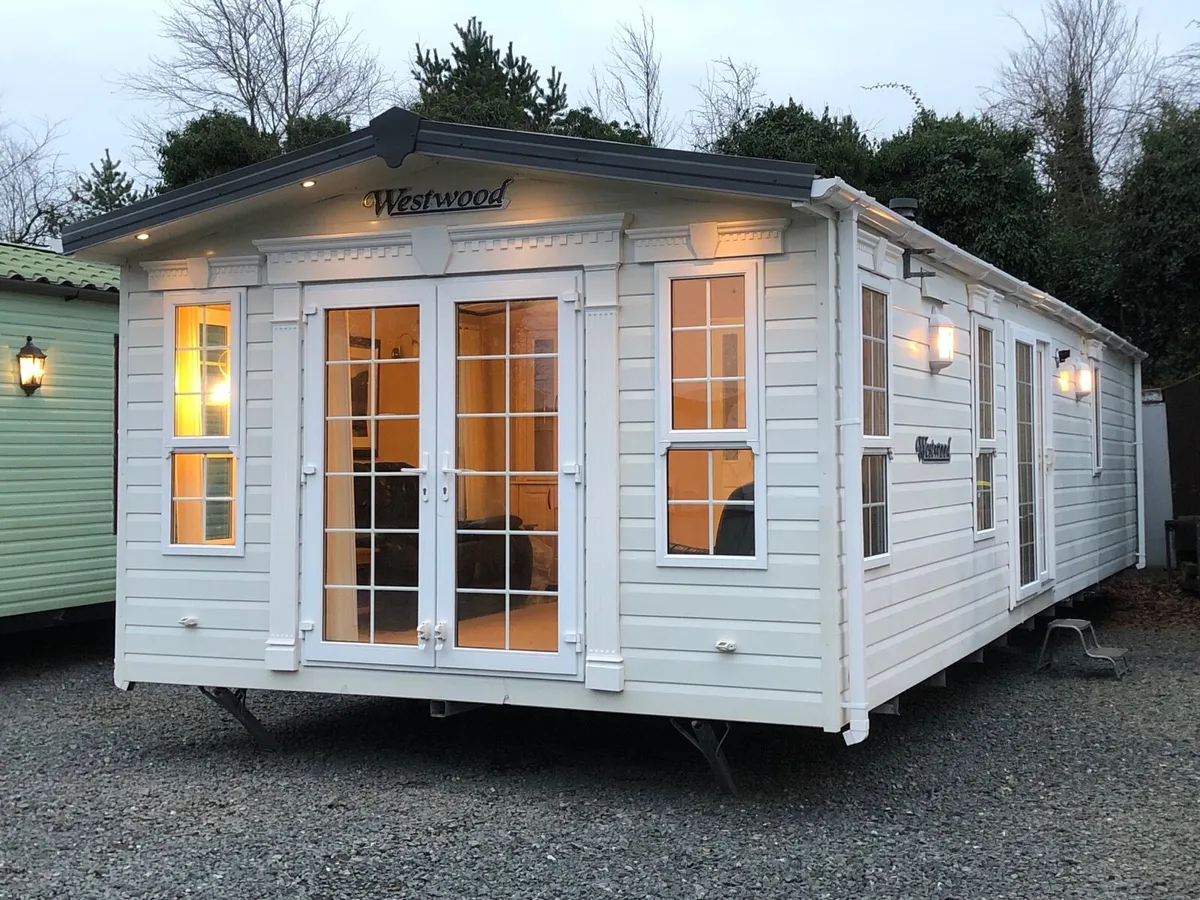 LATE NIGHT VIEWING @ HUDSONS KILDARE MOBILE HOMES