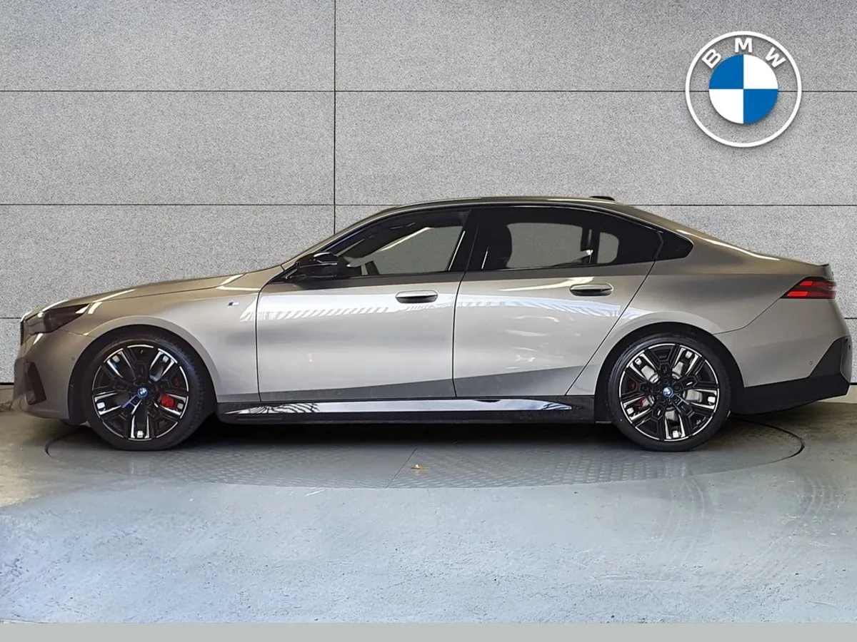 BMW i5 M60 M-sport Pro X-drive - Image 3