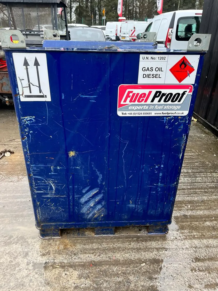 Fuel Proof 900L Bunded Bowser with Manual Pump - Image 2