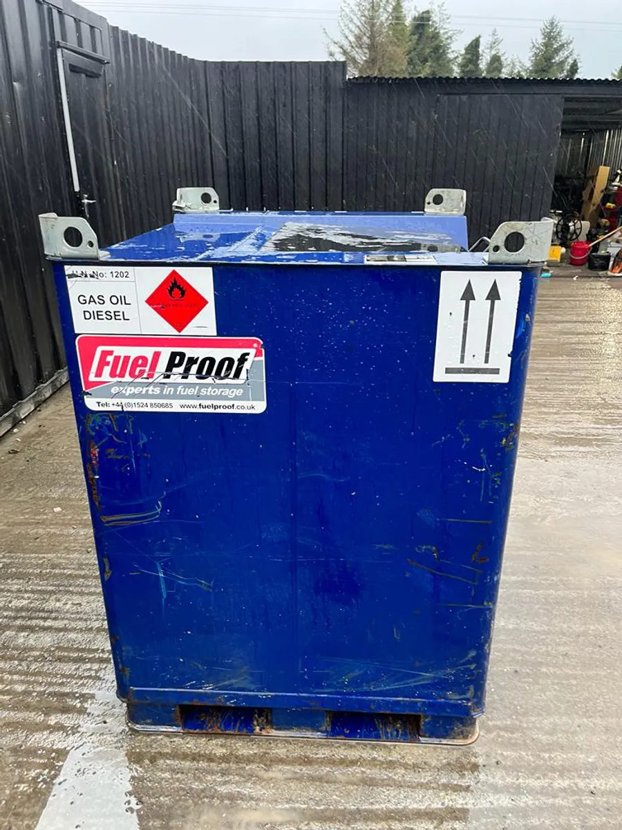 Fuel Proof 900L Bunded Bowser with Manual Pump - Image 3
