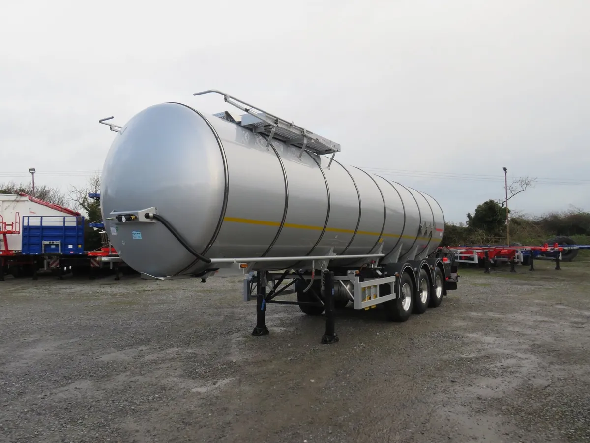 Kassbohrer Bitumen Tanker - Image 1