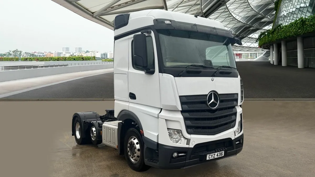 Mercedes-Benz Actros 2443LS Streamspace - Image 1