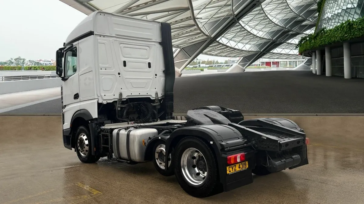 Mercedes-Benz Actros 2443LS Streamspace - Image 2