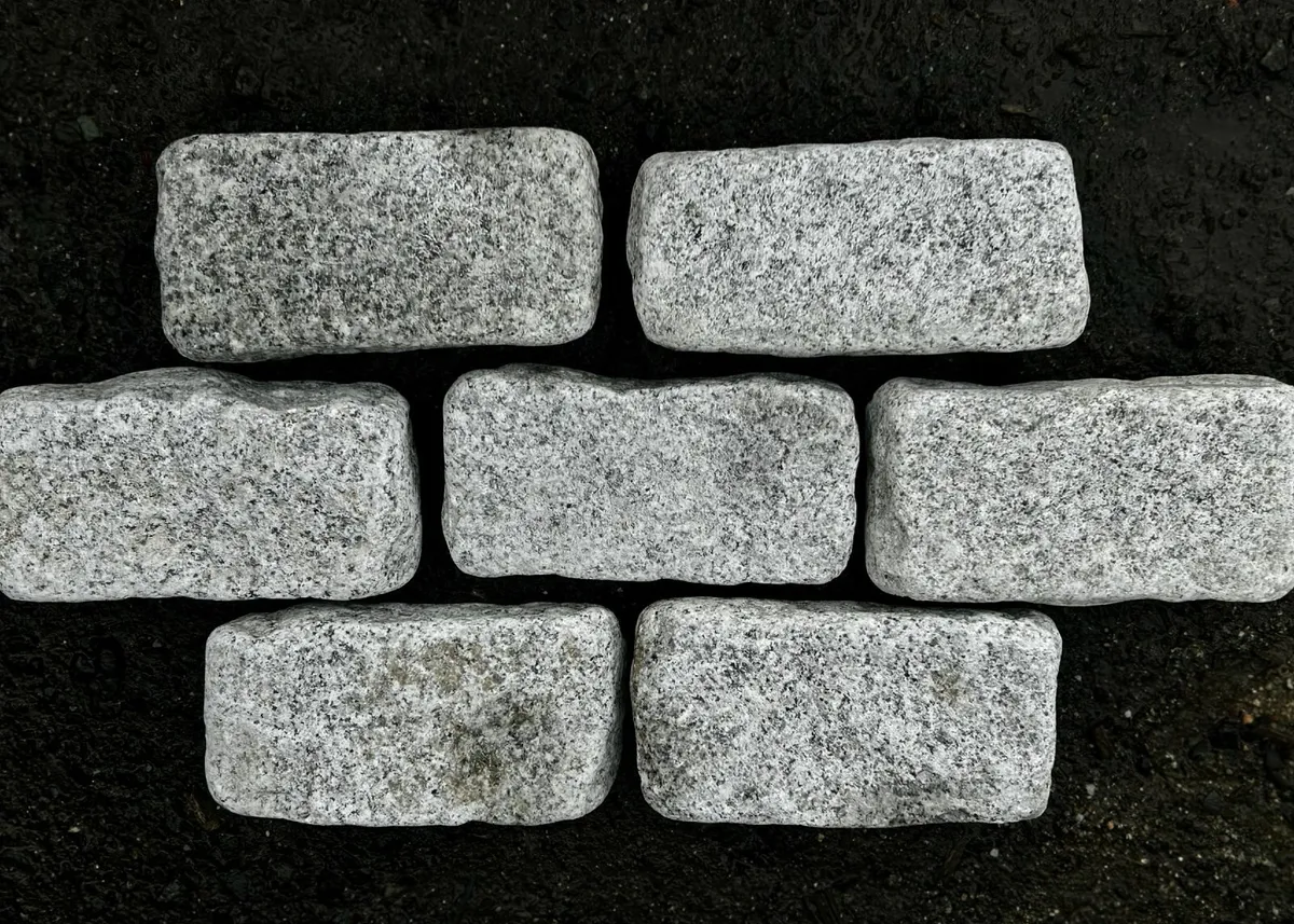 Silver Granite Tumbled Cobbles - Image 3