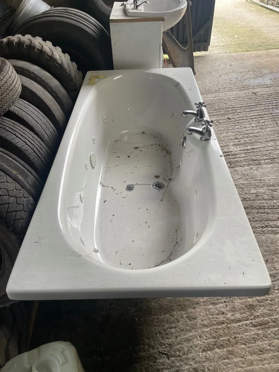 Jacuzzi Bath, Vanity Unit and Carpet for sale - Image 3