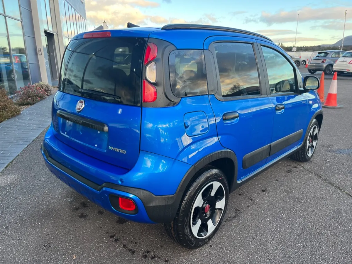 2025 Fiat Panda Cross - Image 4
