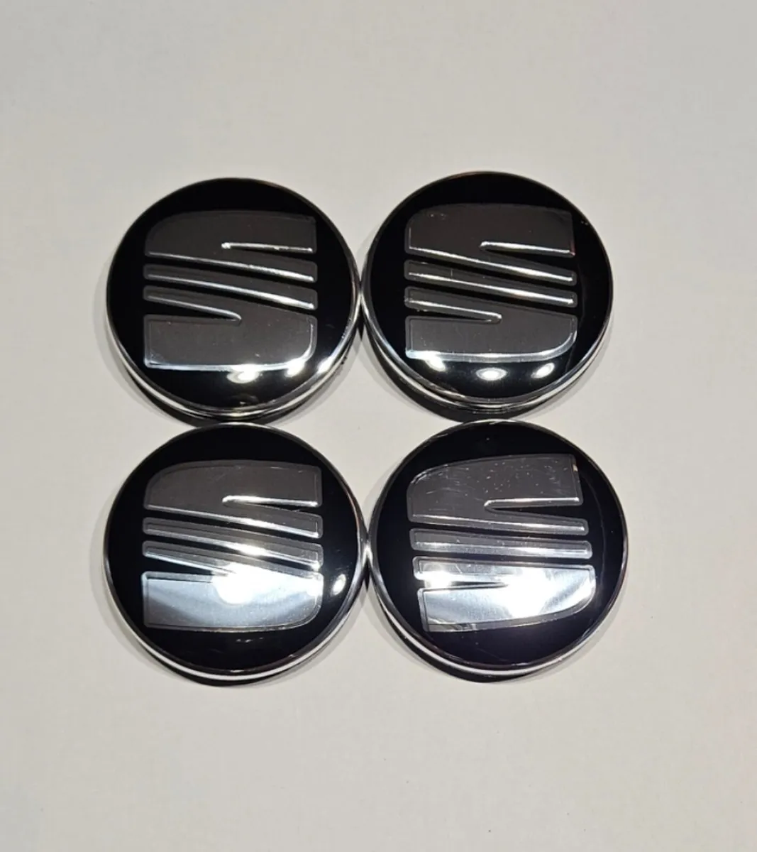 Seat 56mm Wheel Centre Caps 5F0601171 4 Caps €15 - Image 1