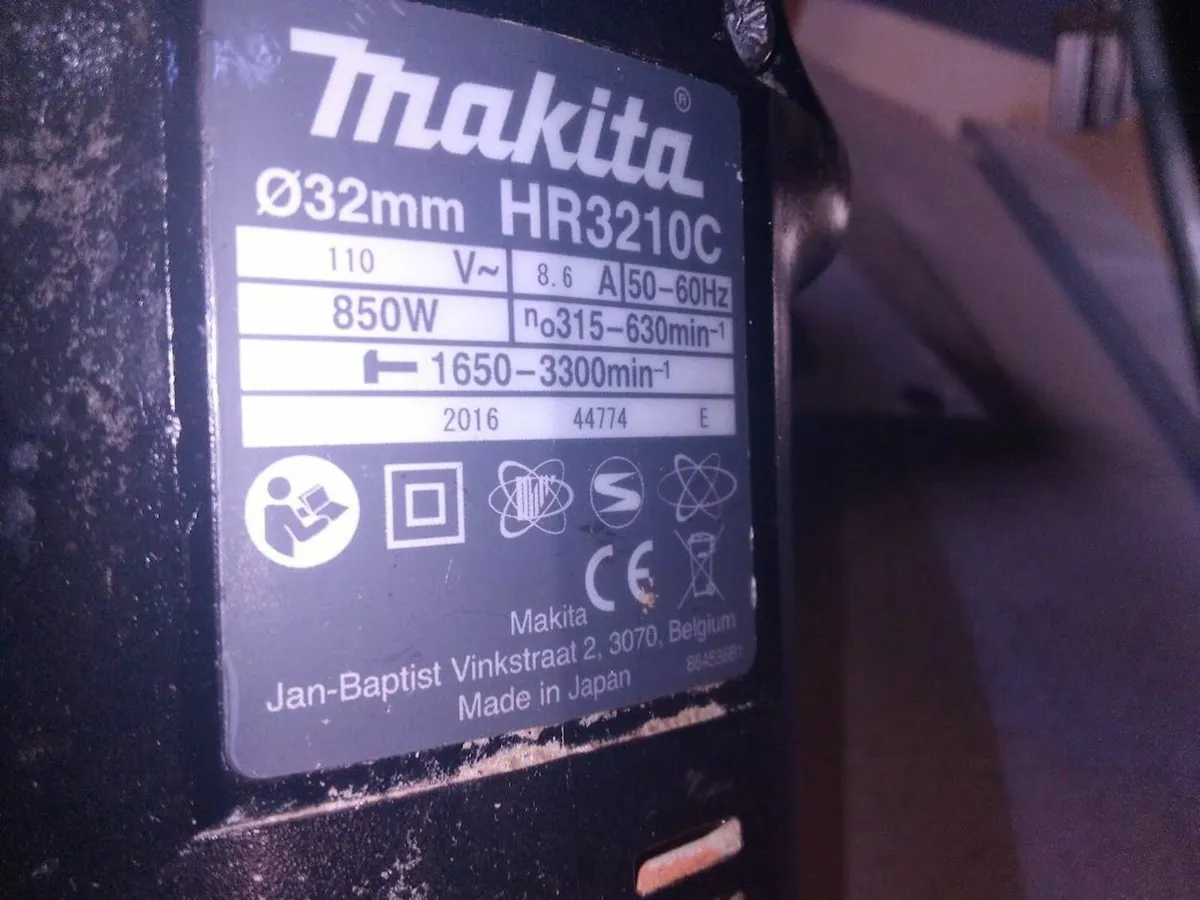 Makita HR 3210 C  Drill and Kango Combi - Image 2