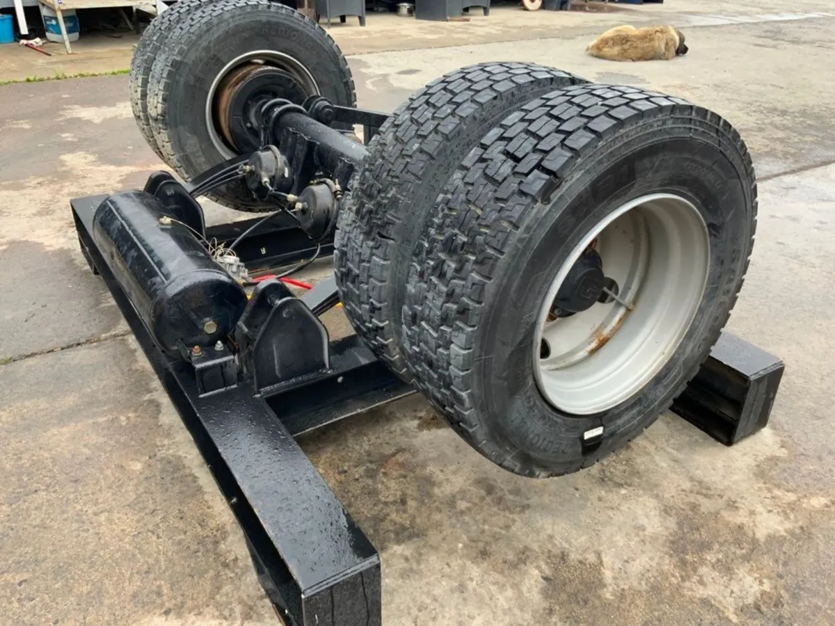 GRANNING TRAILER AXLE ASSEMBLY.. - Image 2