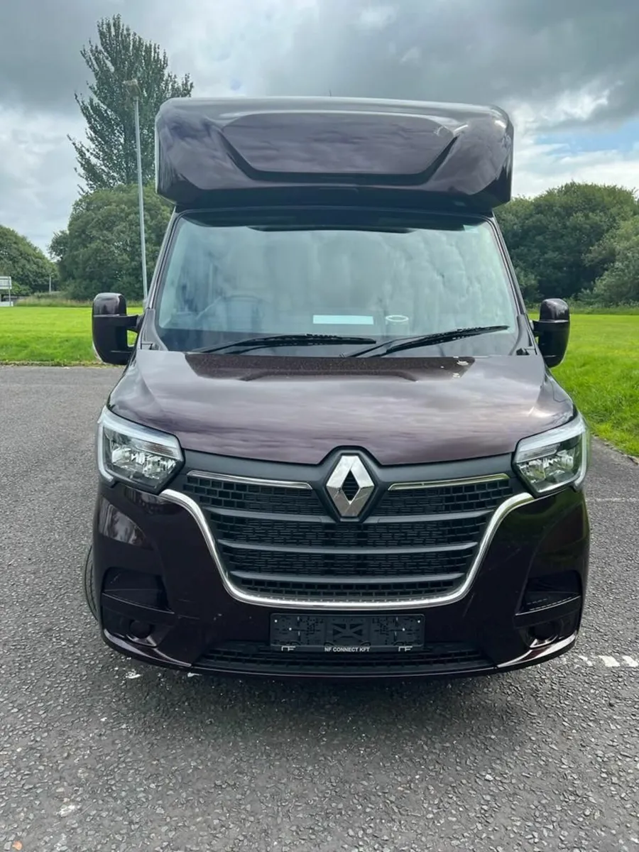 2024 New Renault Master 5-Seater - Image 1