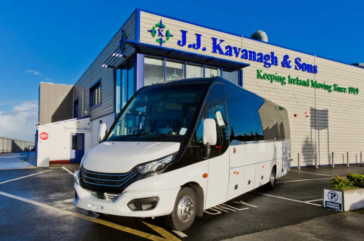 *NEW & IN STOCK* Iveco Glance 33 Seater Mini Coach - Image 3